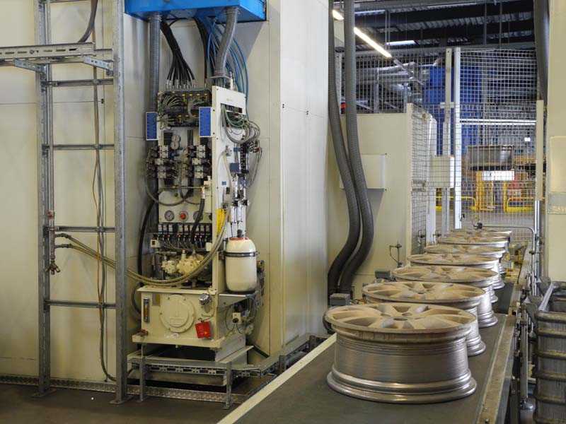 ceeb78245e2753bce9b49f80d4596414 Maus Bohr- und Drehzentrum für Aluminium-Felgen Linie 5, gebraucht